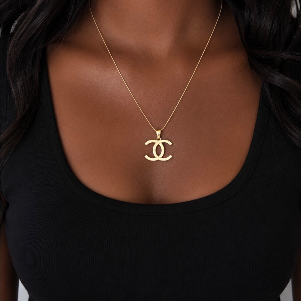 18K 18KT Yellow Gold Interlocking CC Women’s Pendant Charm - Picture 7 of 11